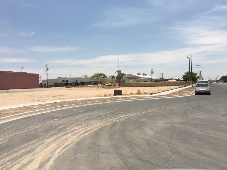 More Photos Of 287 S Darrington Rd, El Paso Land For Sale