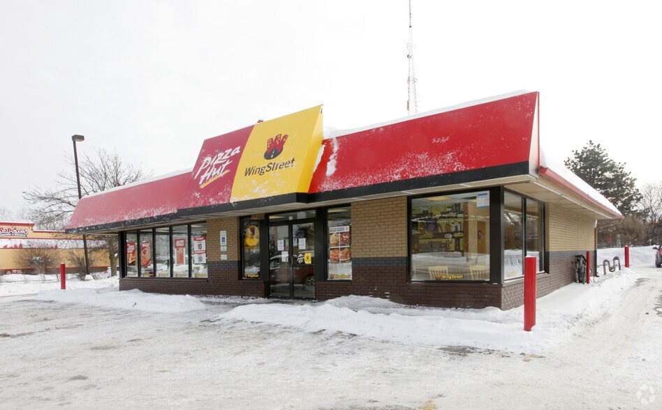 More Photos Of 15 W Dundee Rd, Arlington Heights General Retail For Lease