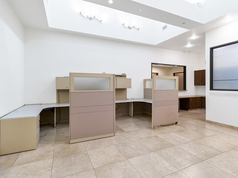 More Photos Of 714 S Peek Rd, Katy Medical For Lease