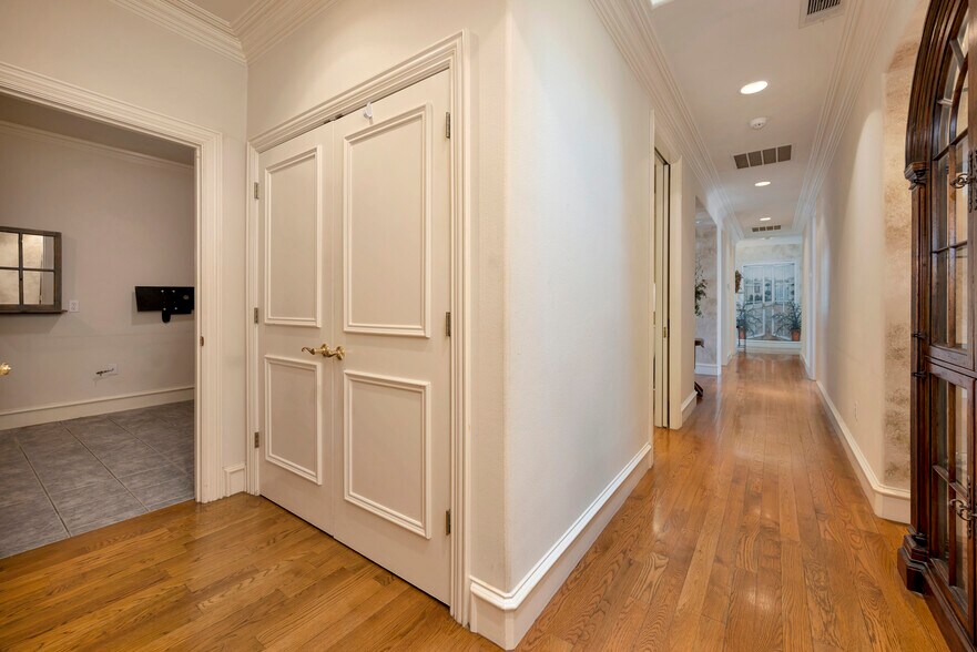 More Photos Of 504 N Euless Main St, Euless Carwash For Sale