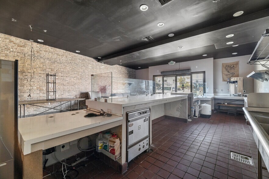 More Photos Of 834 S La Brea Ave, Los Angeles Storefront For Lease