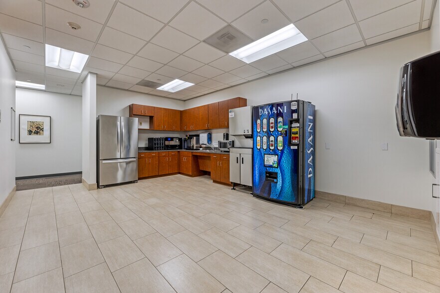 More Photos Of 17021 Aldine Westfield Rd, Houston Office For Sale