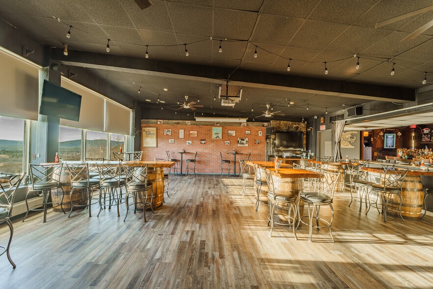 More Photos Of 33 County Road 60, Waverly Hotel For Sale