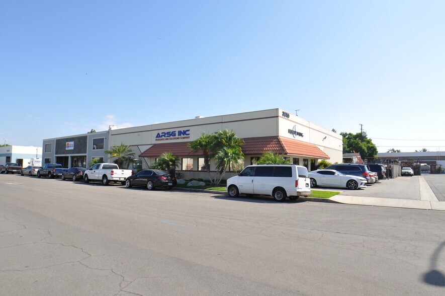 More Photos Of 3870 E Eagle Dr, Anaheim Flex For Lease