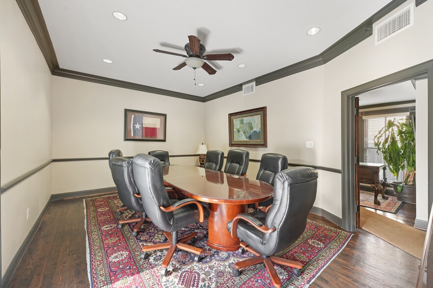More Photos Of 112 W 4th St, Houston Office Residential For Sale