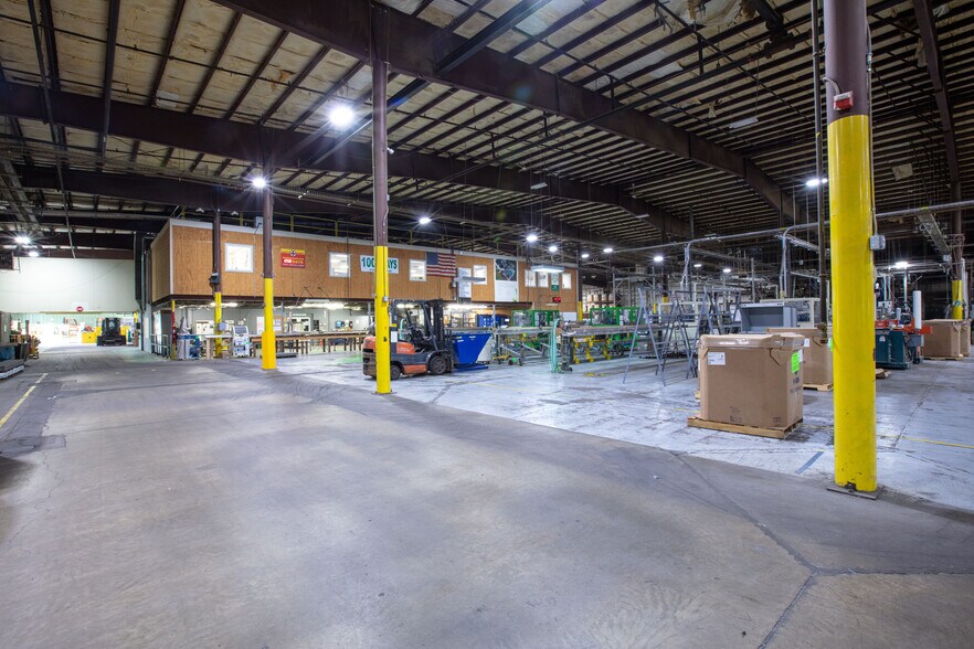 More Photos Of 8 Morin St, Biddeford Warehouse For Sale