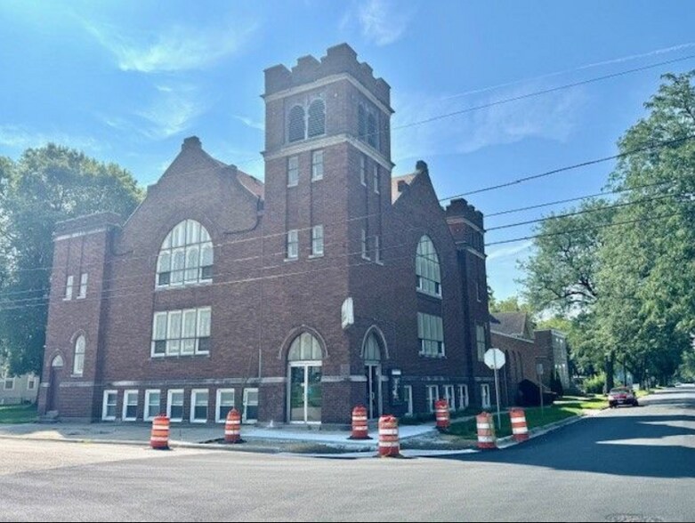 More Photos Of 1203 3rd Ave, Rockford Religious Facility For Sale