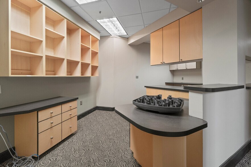 More Photos Of 191 W Plaza Dr, Mooresville Storefront Retail Office For Lease