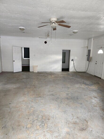 More Photos Of 223 First Ave, Hampton General Retail For Sale