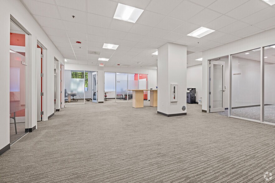 More Photos Of 555 S Independence Blvd, Virginia Beach Office For Lease
