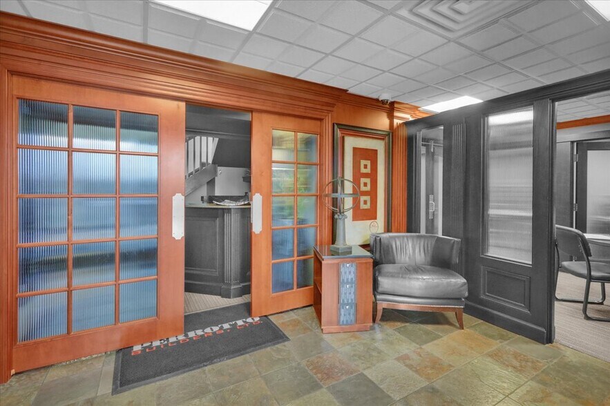 More Photos Of 426 Warren St, Reading Office For Sale