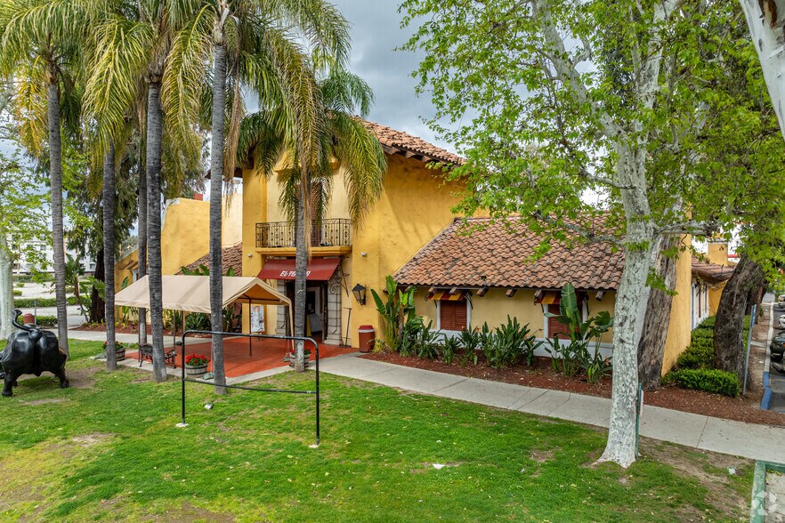 More Photos Of 6040 Canoga Ave, Woodland Hills Restaurant For Lease