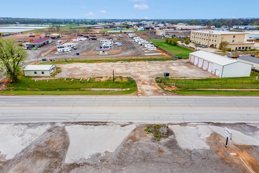 More Photos Of 403 Linwood Plz, Lindsay Warehouse For Sale