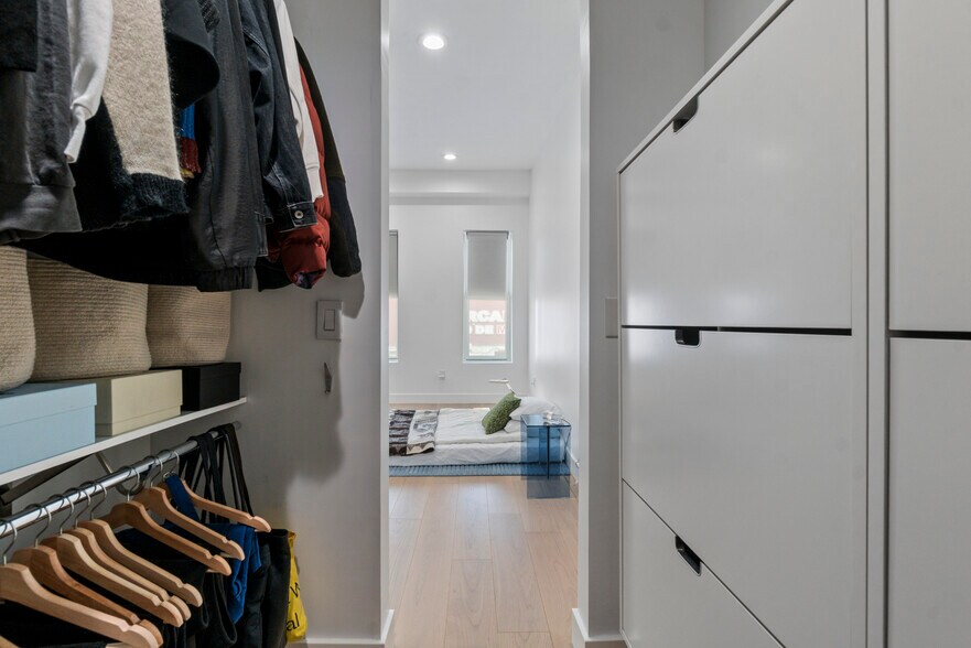 More Photos Of 422 S Highland Ave, Baltimore Storefront Retail Residential For Sale