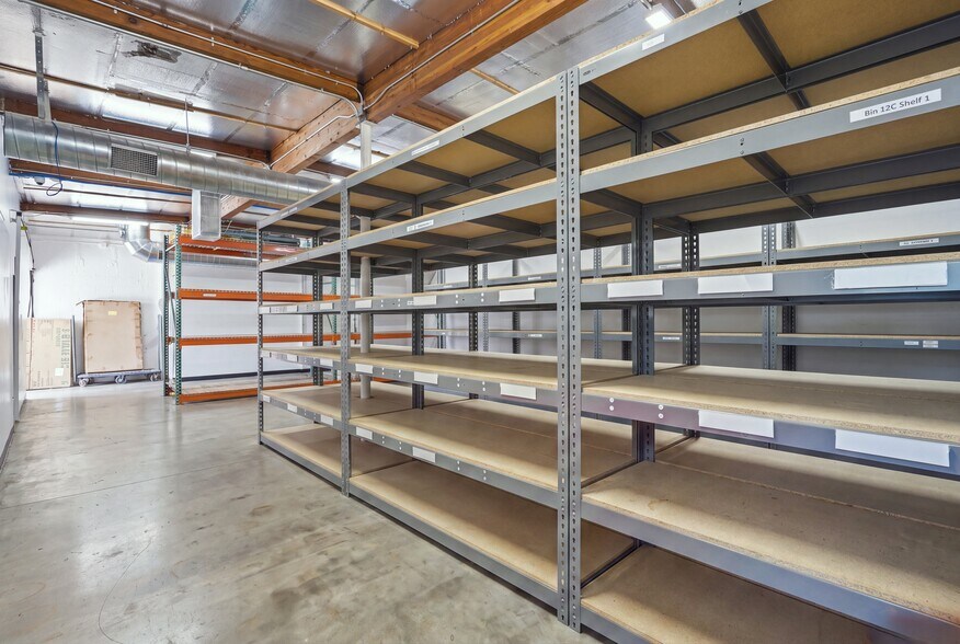 More Photos Of 7842 Lankershim Blvd, North Hollywood Showroom For Sale