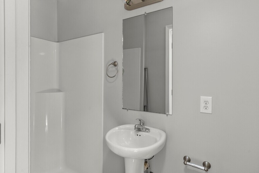 More Photos Of 162 Condor Ct, Clarksville Apartments For Sale