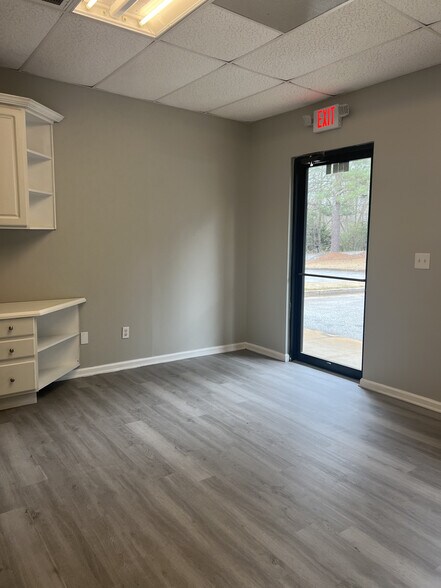 More Photos Of 640 Atlanta St, Barnesville Storefront For Lease