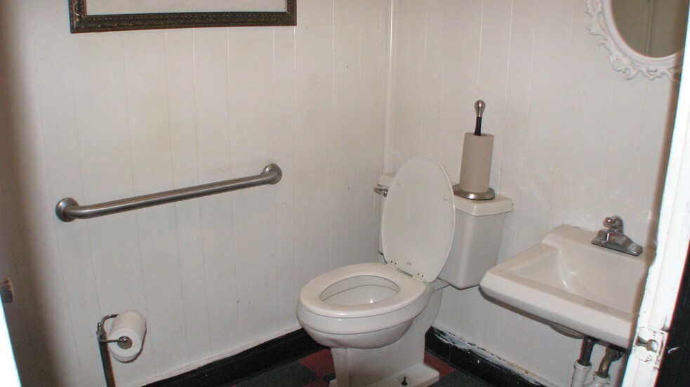 More Photos Of 88 Water St, Torrington Restaurant For Sale