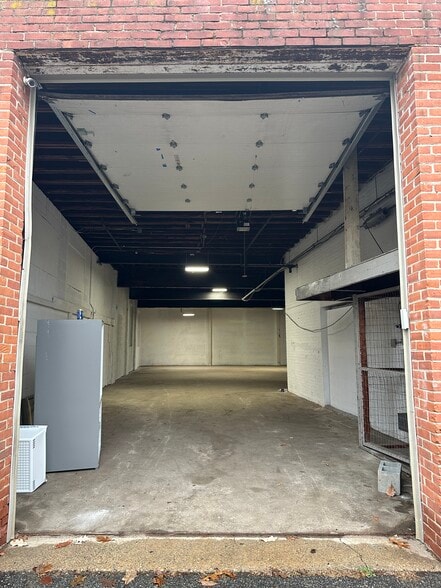 More Photos Of 152 Center St, Chicopee Warehouse For Lease
