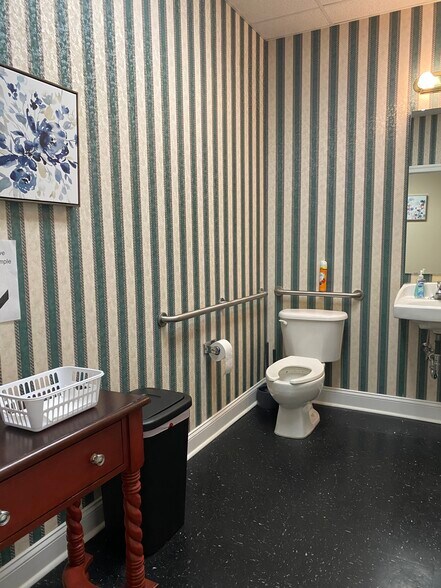 More Photos Of 2929 Breezewood Ave, Fayetteville Office For Sale