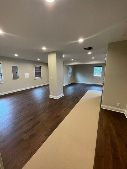 More Photos Of 10610 N Park Ave, Indianapolis Office For Lease