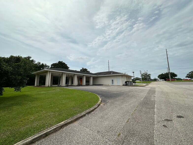 More Photos Of 4823 Overlook Rd, Mobile General Retail For Sale