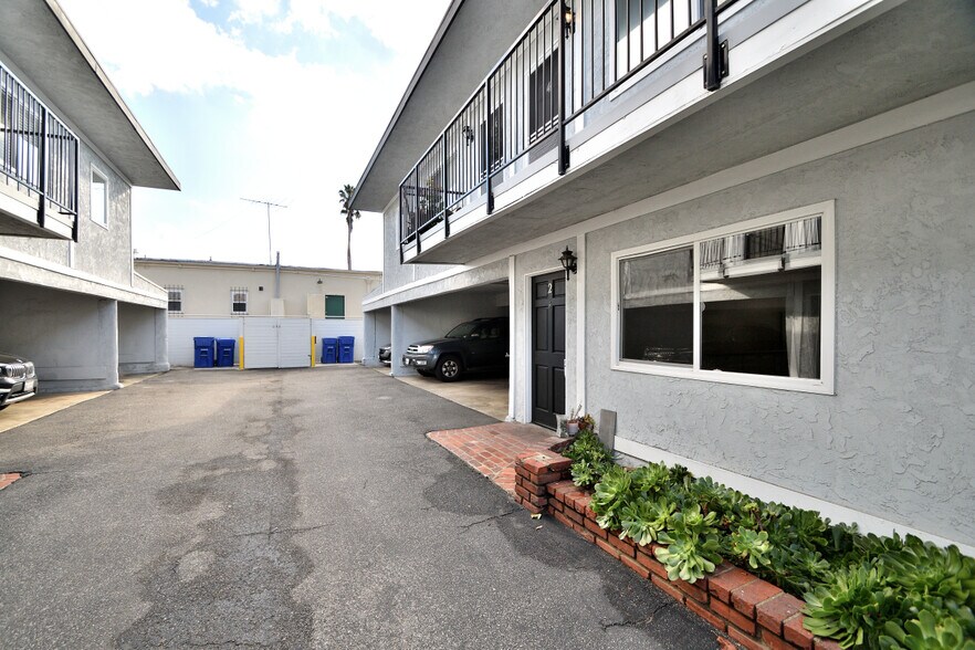 More Photos Of 1818-1820 12th St, Manhattan Beach Apartments For Sale