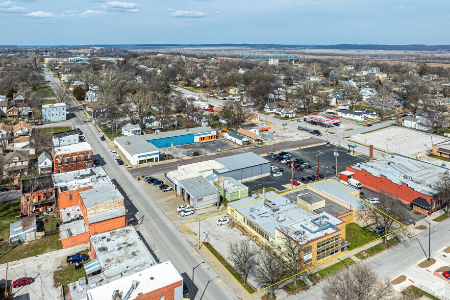 More Photos Of 422 Seneca St, Leavenworth Flex For Sale
