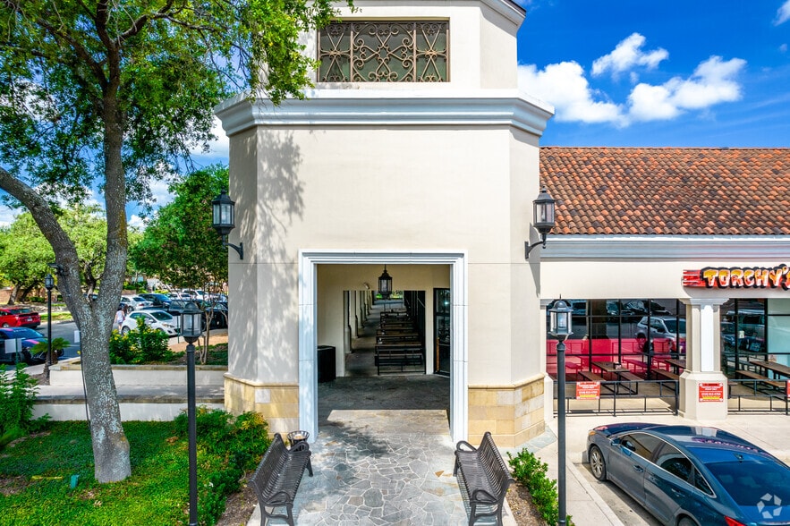 More Photos Of 999 E Basse Rd, San Antonio Unknown For Lease