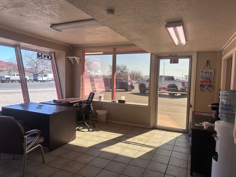 More Photos Of 689 N Bluff St, Saint George General Retail For Lease