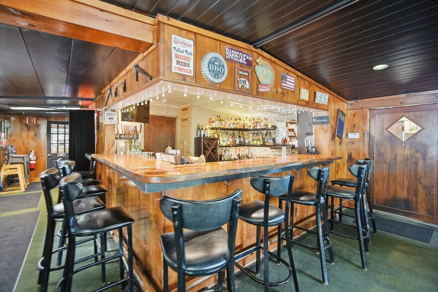More Photos Of 100 Mountain Rd, Easthampton Restaurant For Sale