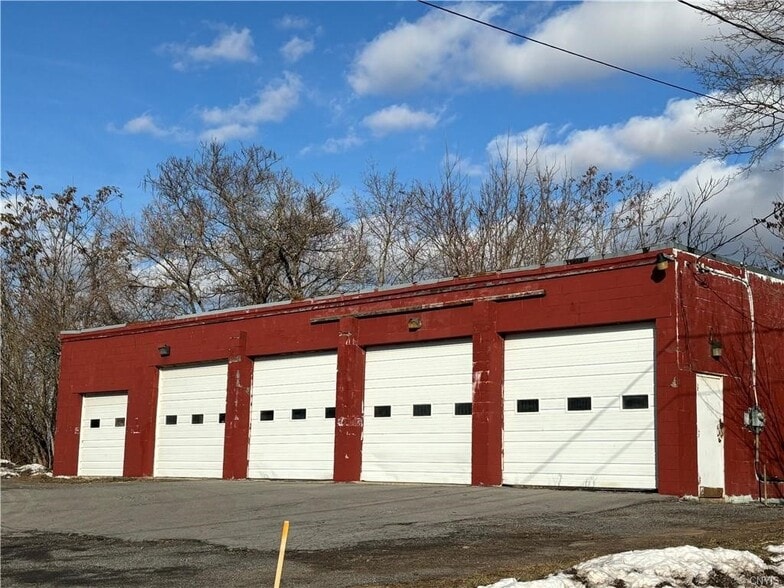 More Photos Of 15 W 1st St S, Fulton Freestanding For Sale