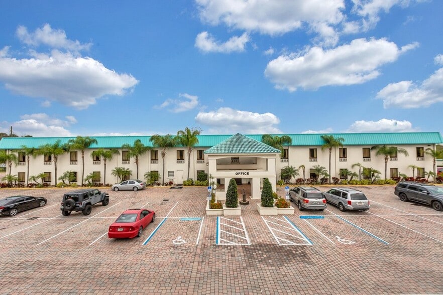 Primary Photo Of 2200 US Highway 441 SE, Okeechobee Hotel For Sale