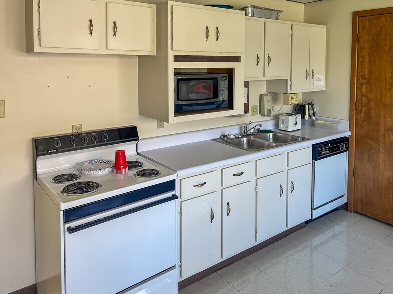 More Photos Of 1924 Fendley Dr, North Little Rock Office For Sale