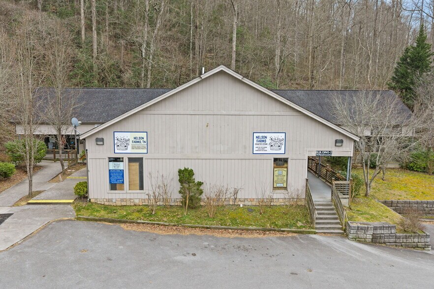 More Photos Of 170 Glades Rd, Gatlinburg Freestanding For Sale