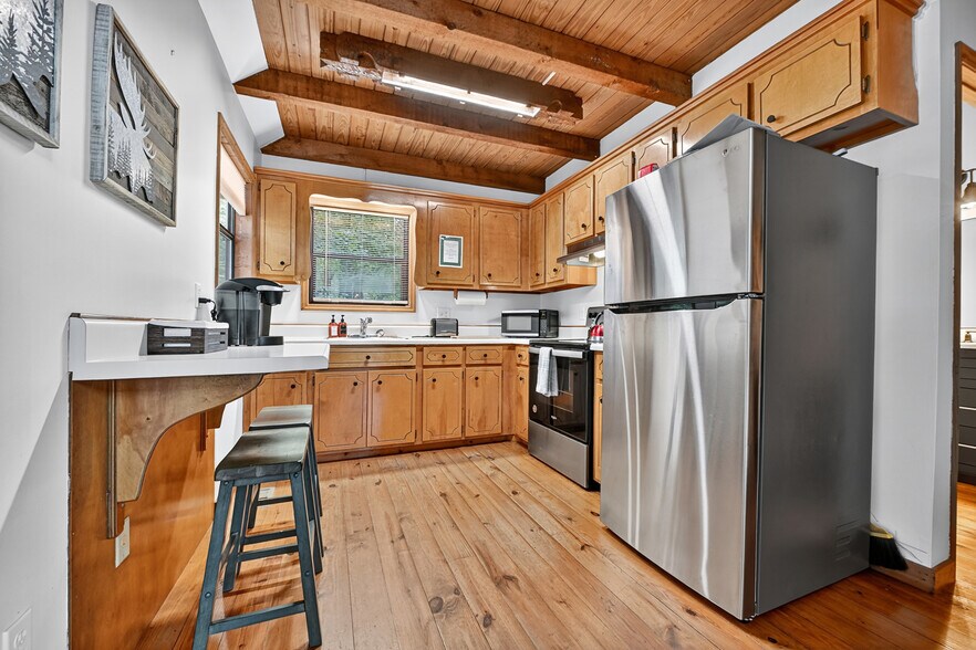 More Photos Of 77 Alpine Way, Blairsville Hotel For Sale