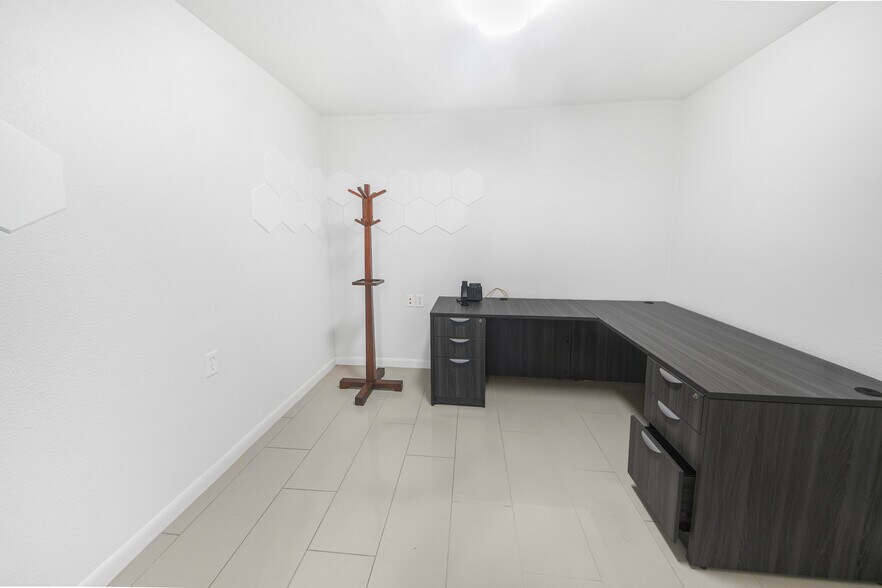 More Photos Of 7030 Bretshire Dr, Houston Medical For Sale