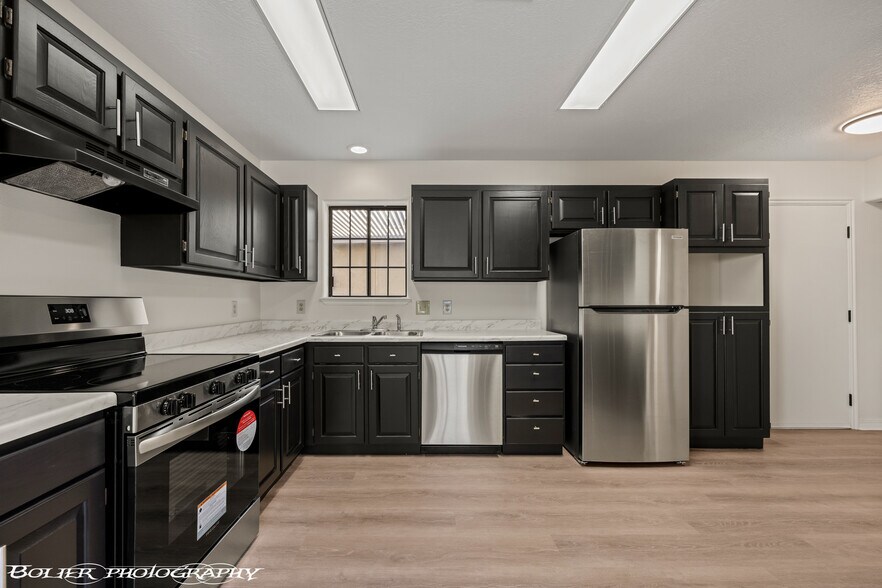 More Photos Of 320 E Old Mill Rd, Mesquite Office For Sale