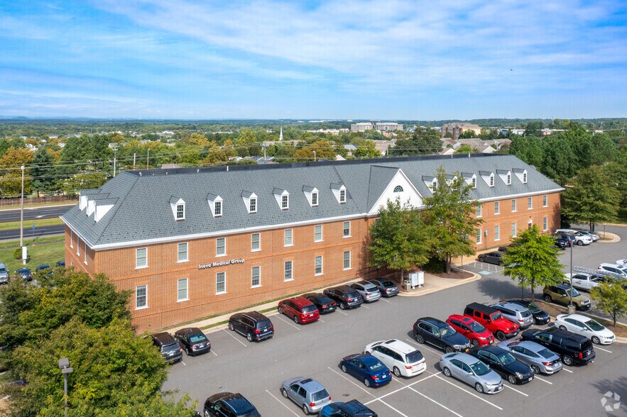 More Photos Of 6101 Redwood Square Ctr, Centreville Medical For Sale