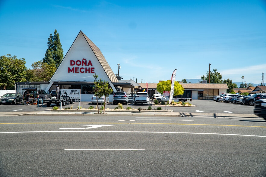 More Photos Of 1981 N Tustin St, Orange Restaurant For Sale