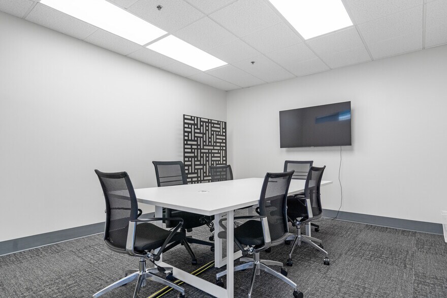 More Photos Of 200 W Towsontown Blvd, Towson Coworking Space