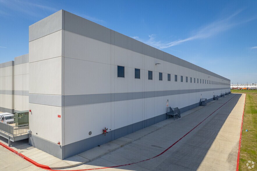 More Photos Of 15012 S Post Oak Rd, Houston Unknown For Lease