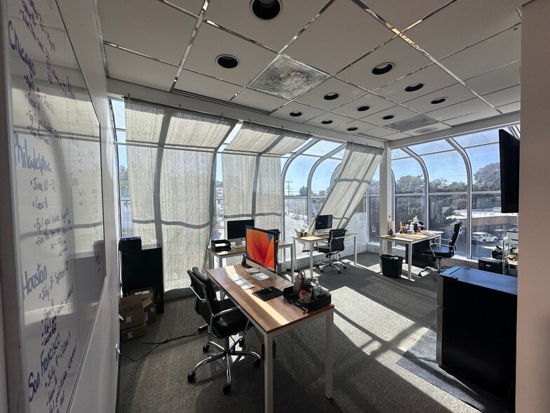 More Photos Of 11440 Ventura Blvd, Studio City Unknown For Lease