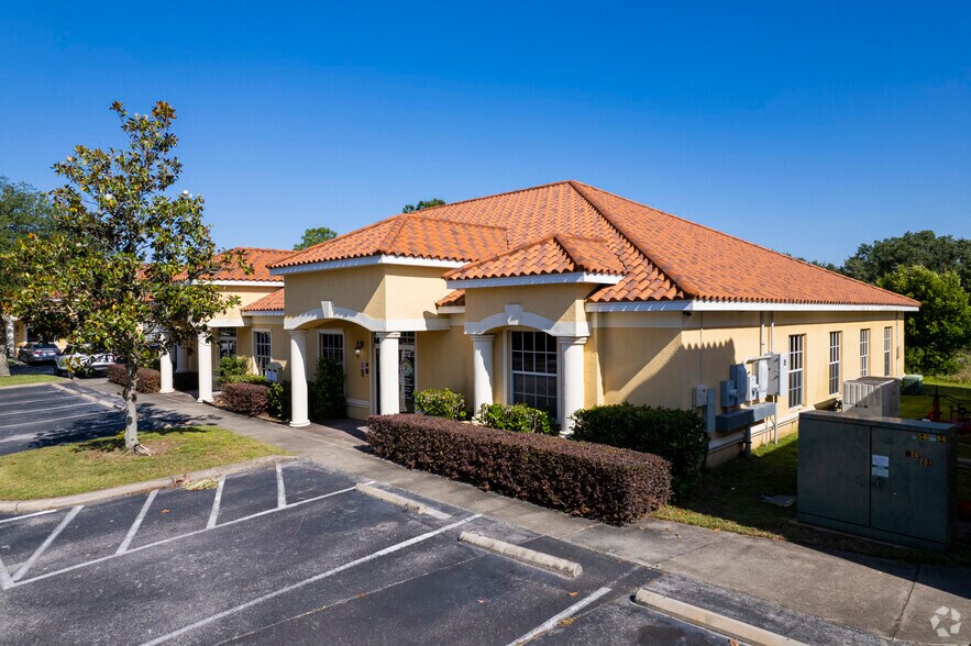 More Photos Of 1070-1072 E Brandon Blvd, Brandon Medical For Lease