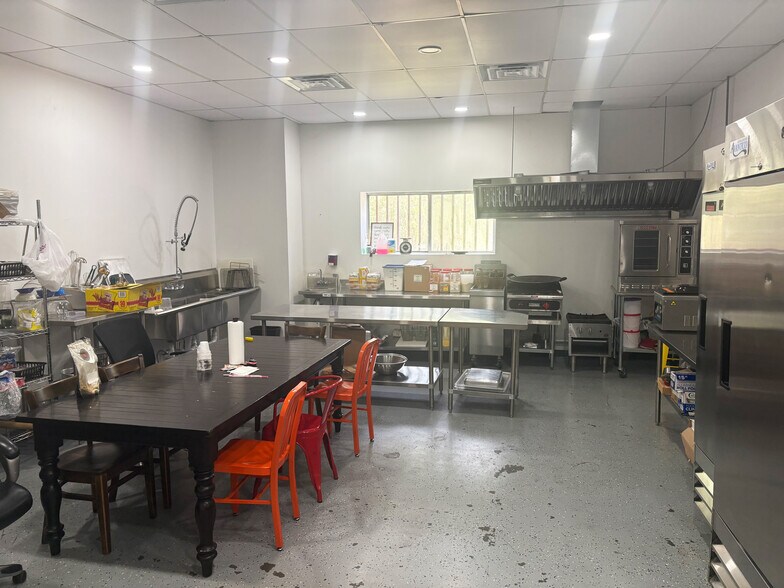 More Photos Of 102 W Canino Rd, Houston Refrigeration Cold Storage For Sale