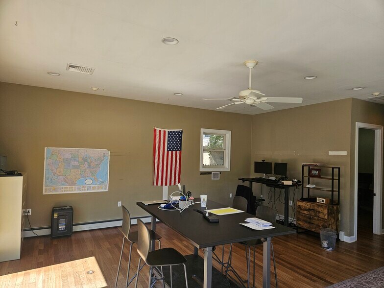 More Photos Of 606 Germantown Pike, Lafayette Hill Office For Sale