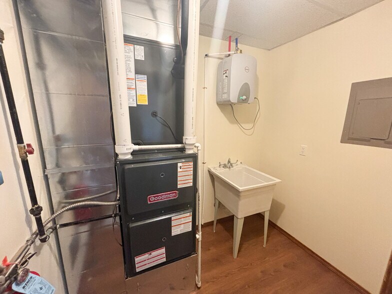 More Photos Of 1340 W Battlefield St, Springfield Office For Lease