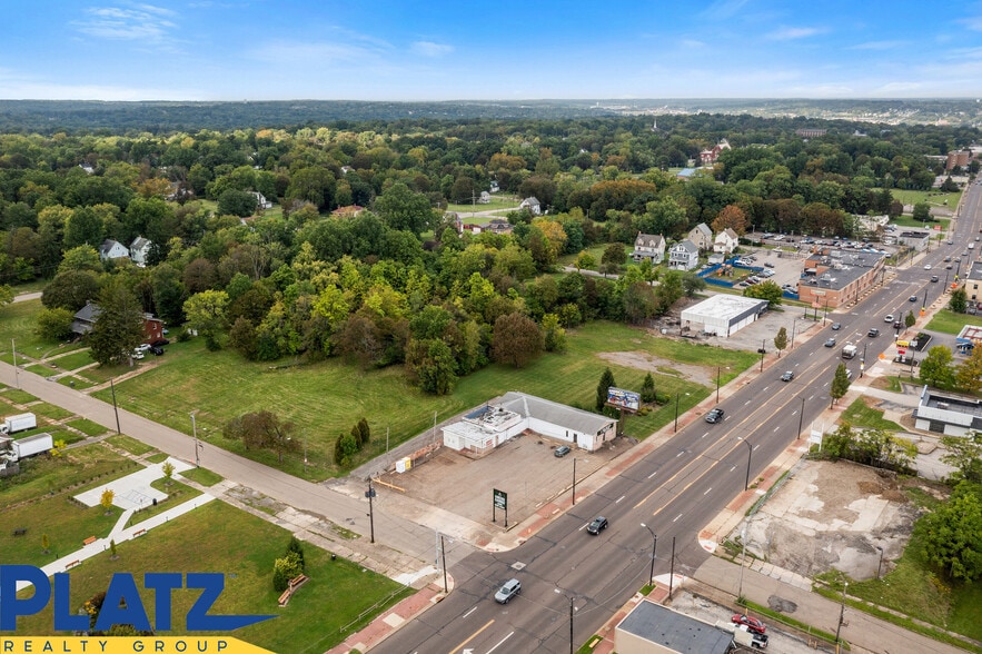More Photos Of 2550 Market St, Youngstown Freestanding For Sale