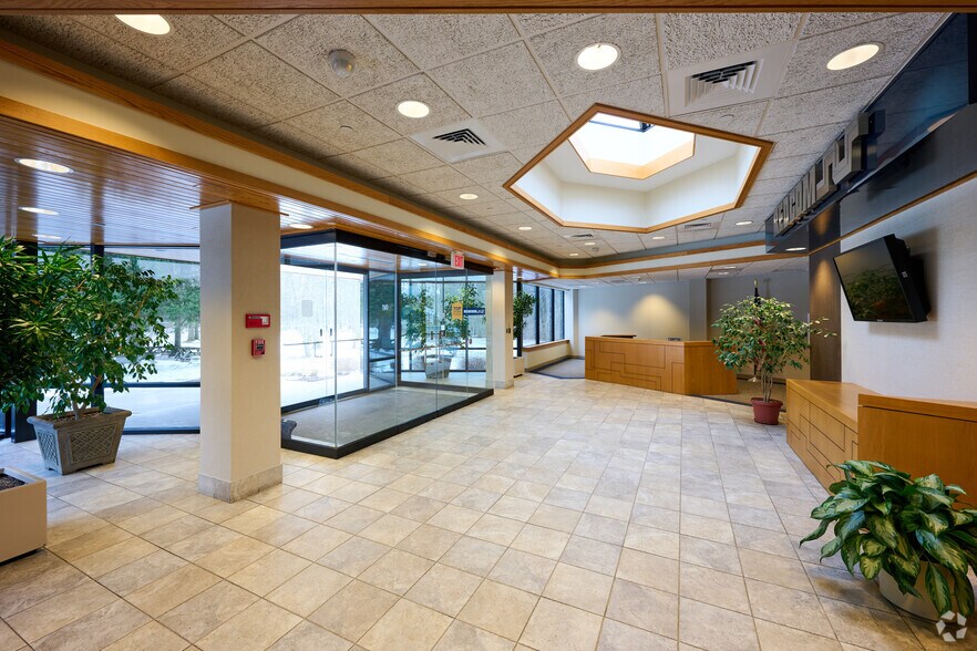 More Photos Of 1 Redcom Ctr, Victor Medical For Lease