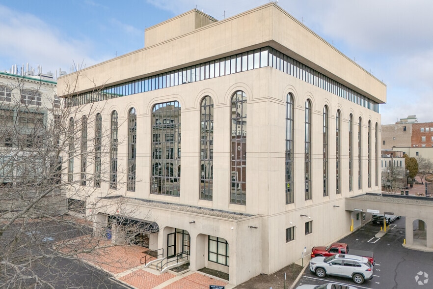 More Photos Of 174 Union St, New Bedford Office Residential For Lease